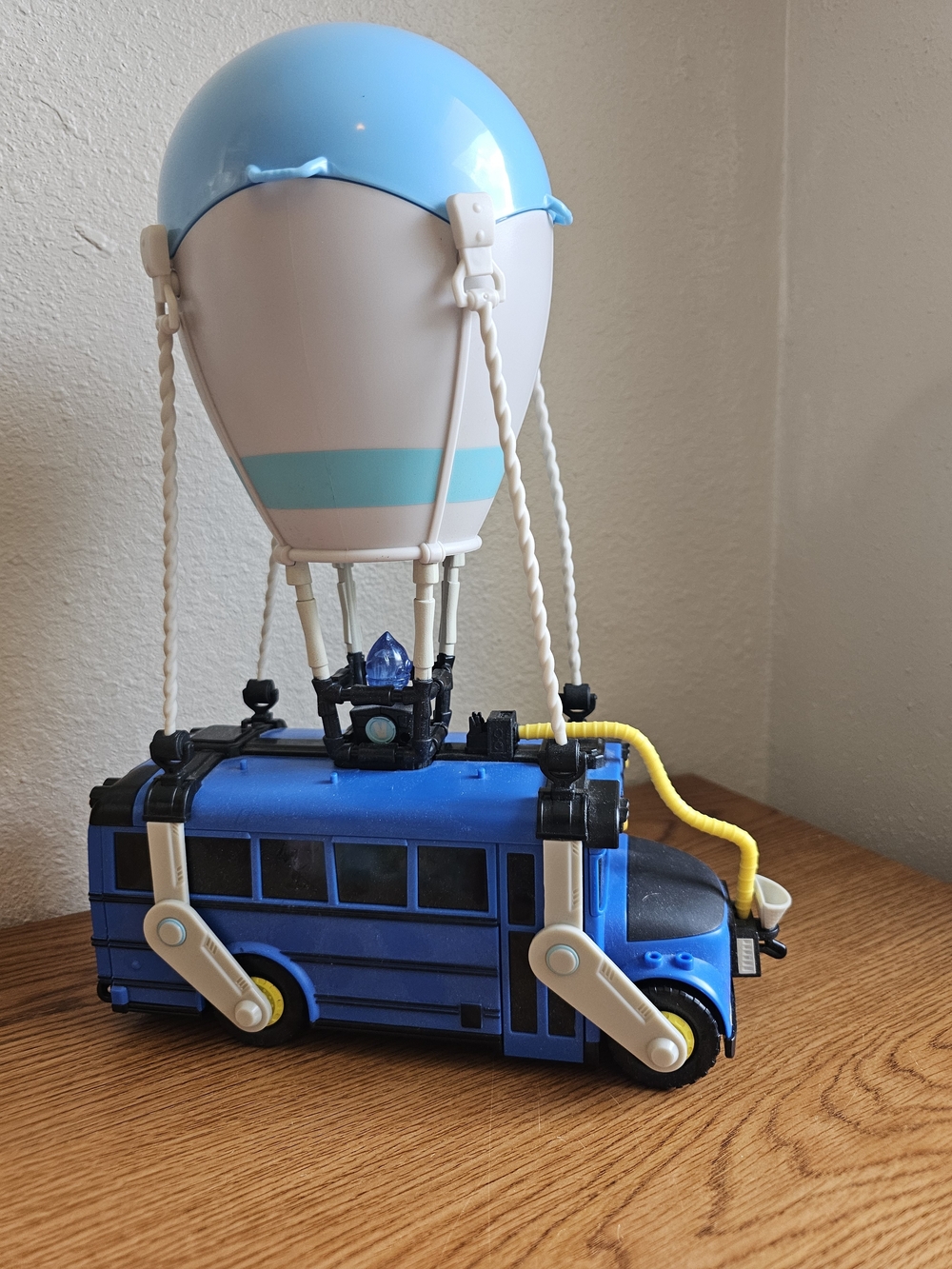 Fortnite Battle Bus 2018 Epic Games Moose 14 Inch Toy Vehicle Ballon - Picture 3 of 14